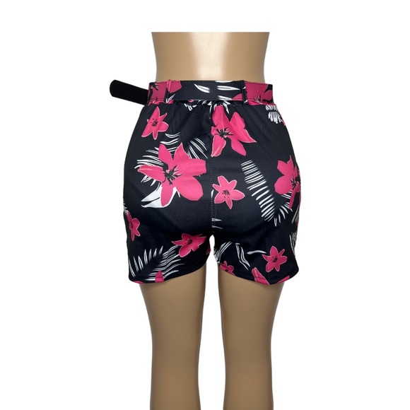 NWT 2 Pieces Black and Pink Set for Women Size M and L Short and Wrap Top - Picture 6 of 7